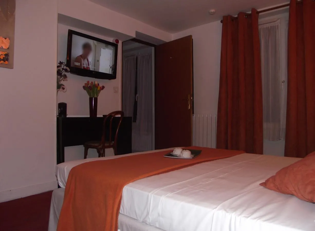 ***  Le Nouvel Hotel Du Theatre Paris France